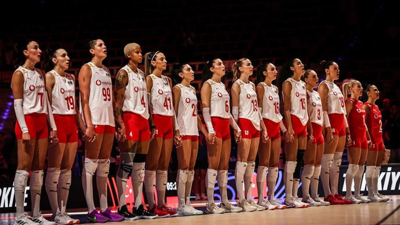 Filenin Sultanları Japonya'yı Deplasmanda Devirdi! Türkiye VNL Finalleri Biletini Aldı
