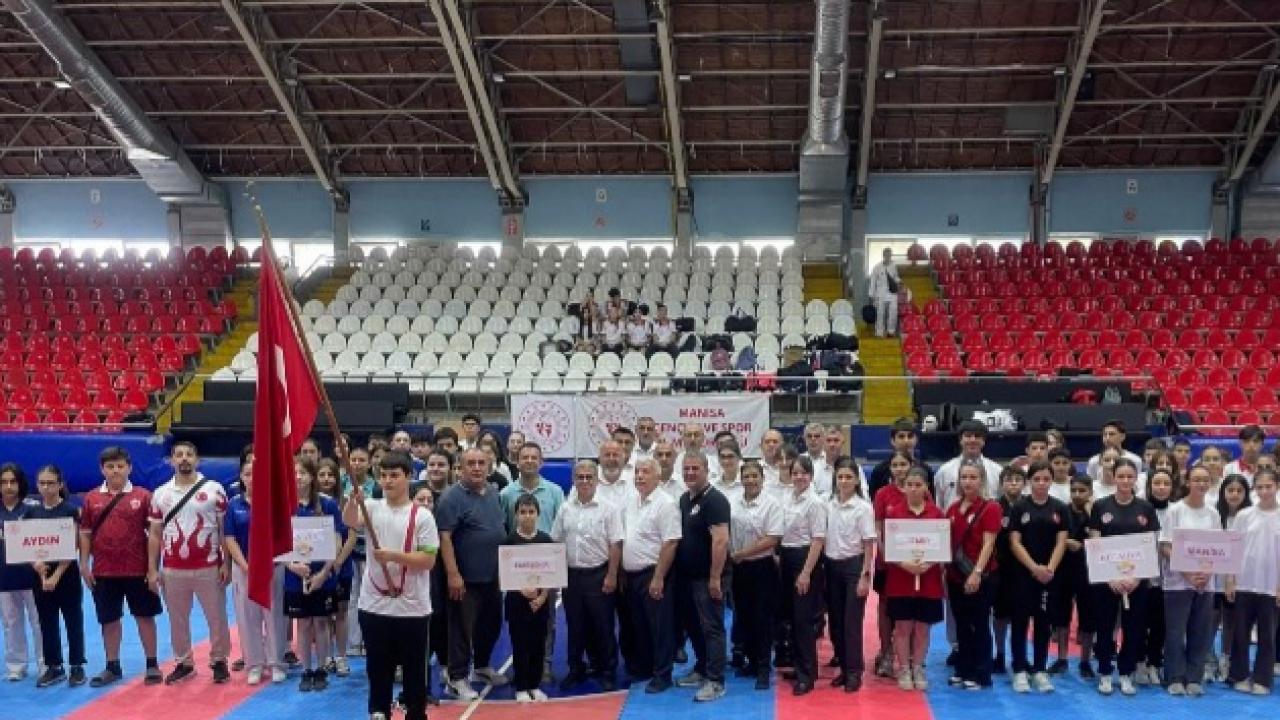 Genç Karateciler Tatamiye Çıktı