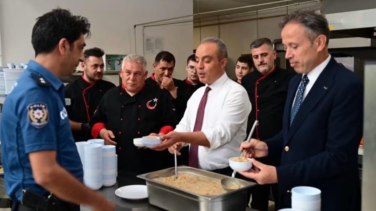 İl Emniyet Müdürü Ahmet Birtan Erol’dan Personele Aşure İkramı