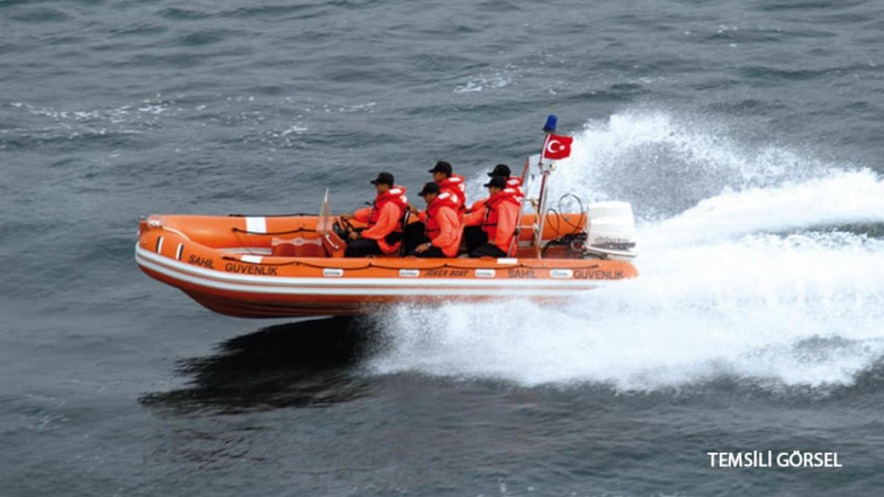 İzmir'de Panik Dolu Anlar! Denizde Sürüklenen Bebek Ve Ailesi Ölümden Döndü