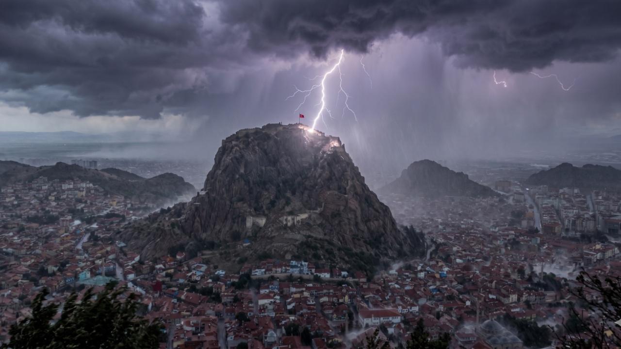 Meteoroloji'den Afyonkarahisar İçin Sağanak Uyarısı: Gök Gürültülü Yağış Bekleniyor