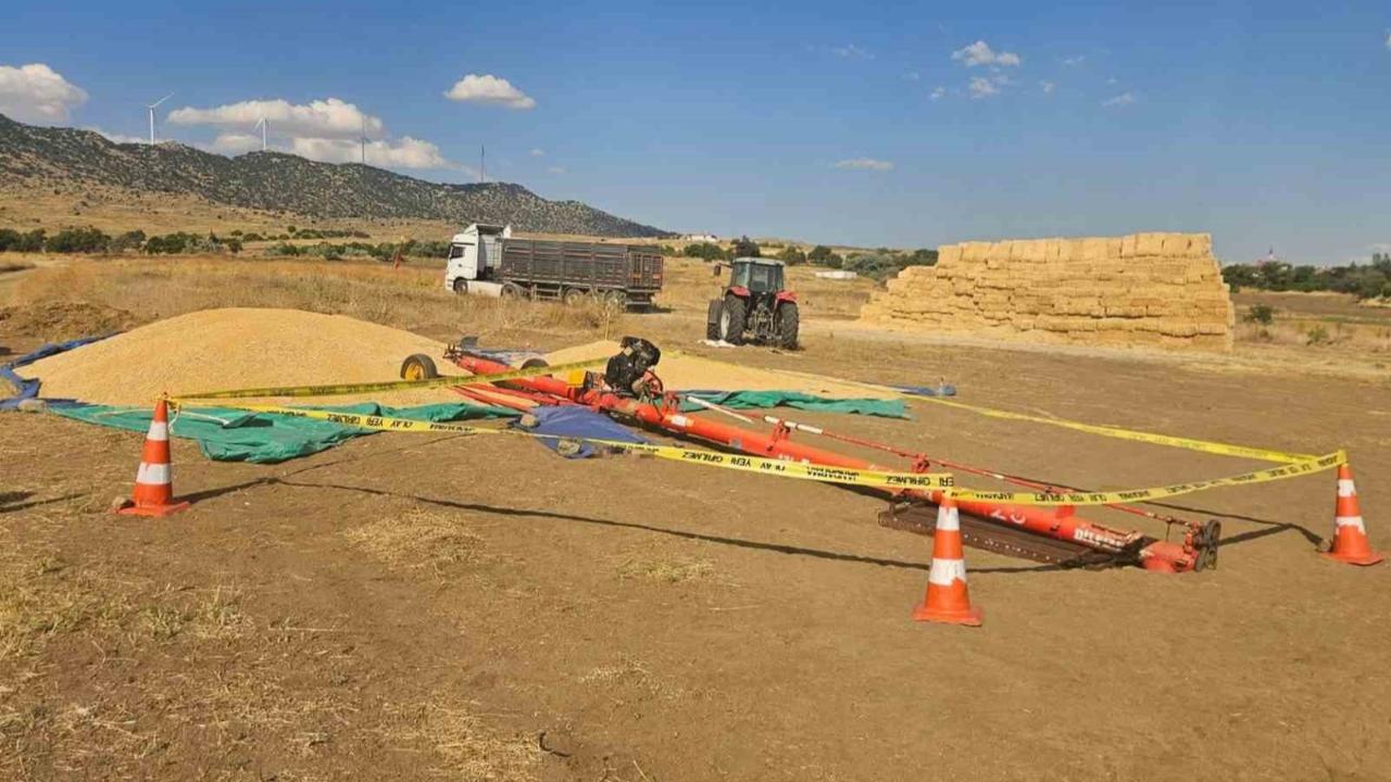 Üzerine Tarım Aleti Devrilen Genç Hayatını Kaybetti!