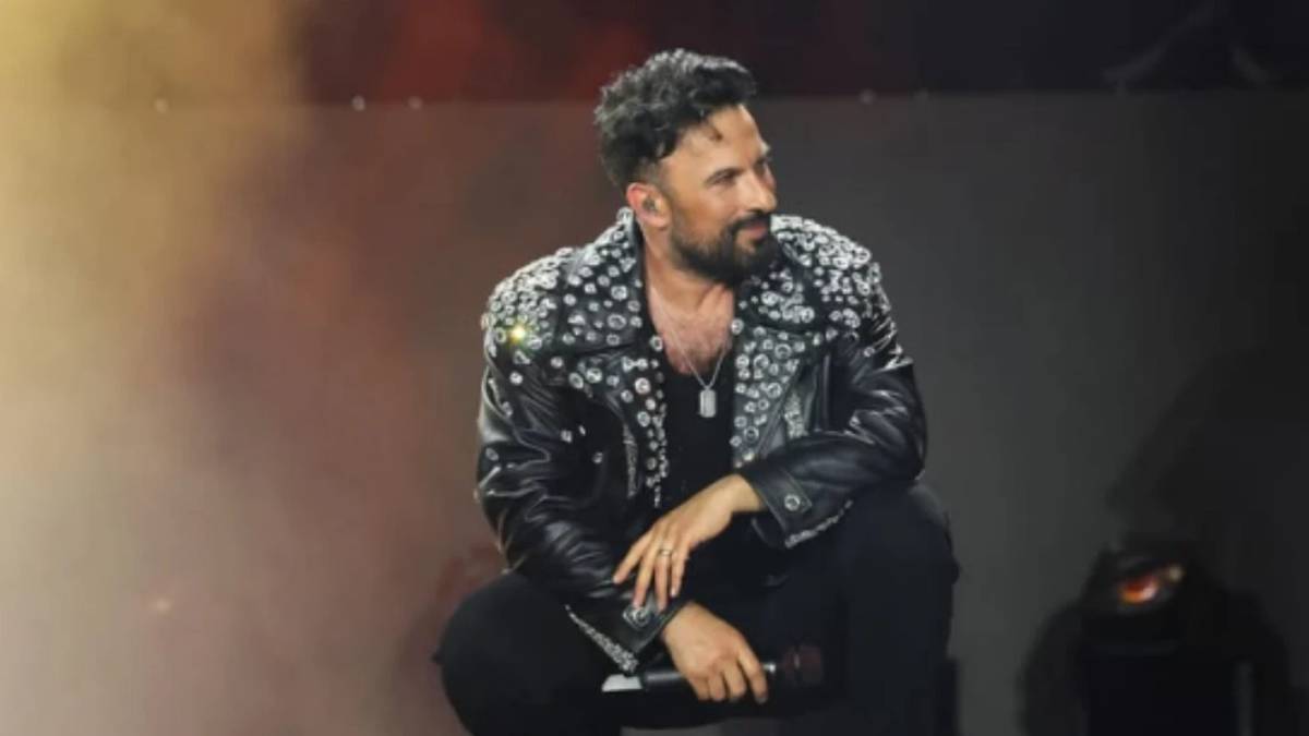 Megastar Tarkan'dan Konserde Anlamlı Hareket Binlerce Kişi A