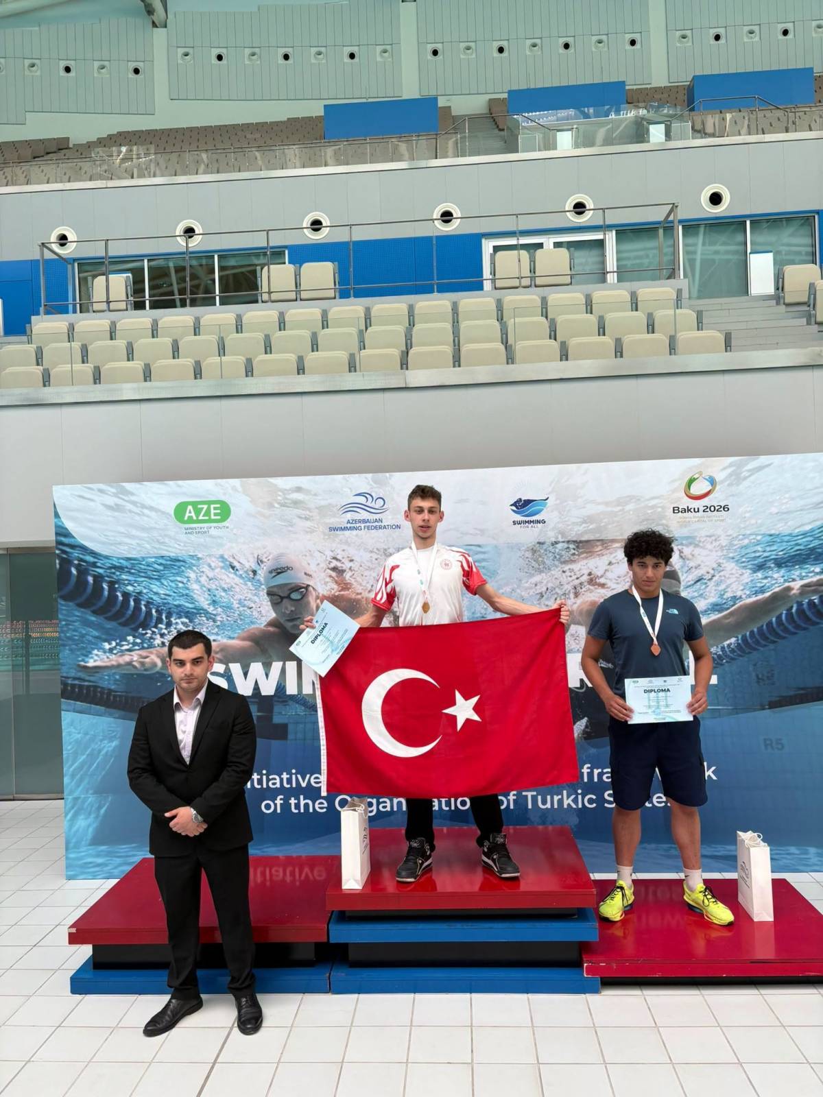 Afyonlu Öğrenci Azerbaycan’da Tarih Yazdı Yüzme Şampiyonu Ol