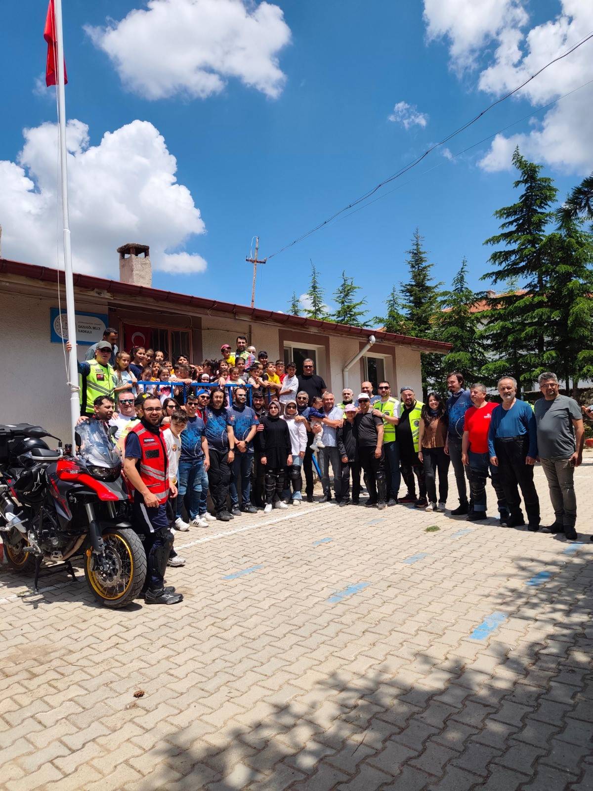 Afyon’da Motosiklet Tutkunları Öğrencilere Verdiği Sözü Yeri