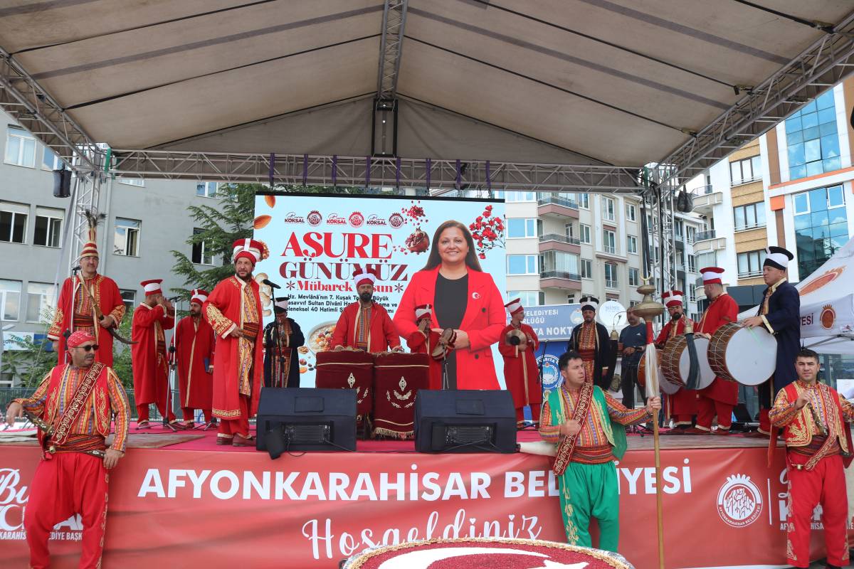 Afyonkarahisar’da Asırlık Gelenek: 40 Hatimli Şifalı Aşure Vatandaşa İkram Edildi