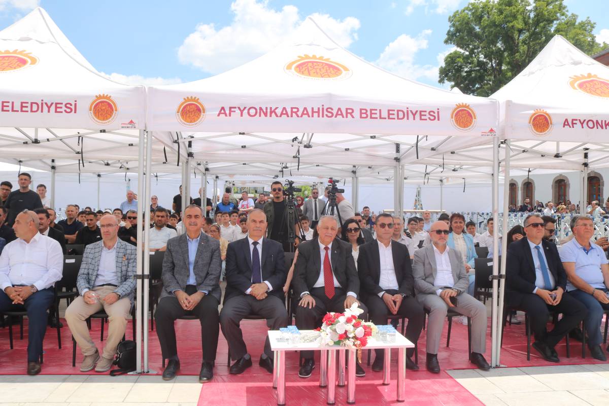 Afyonkarahisar’da Asırlık Gelenek: 40 Hatimli Şifalı Aşure Vatandaşa İkram Edildi