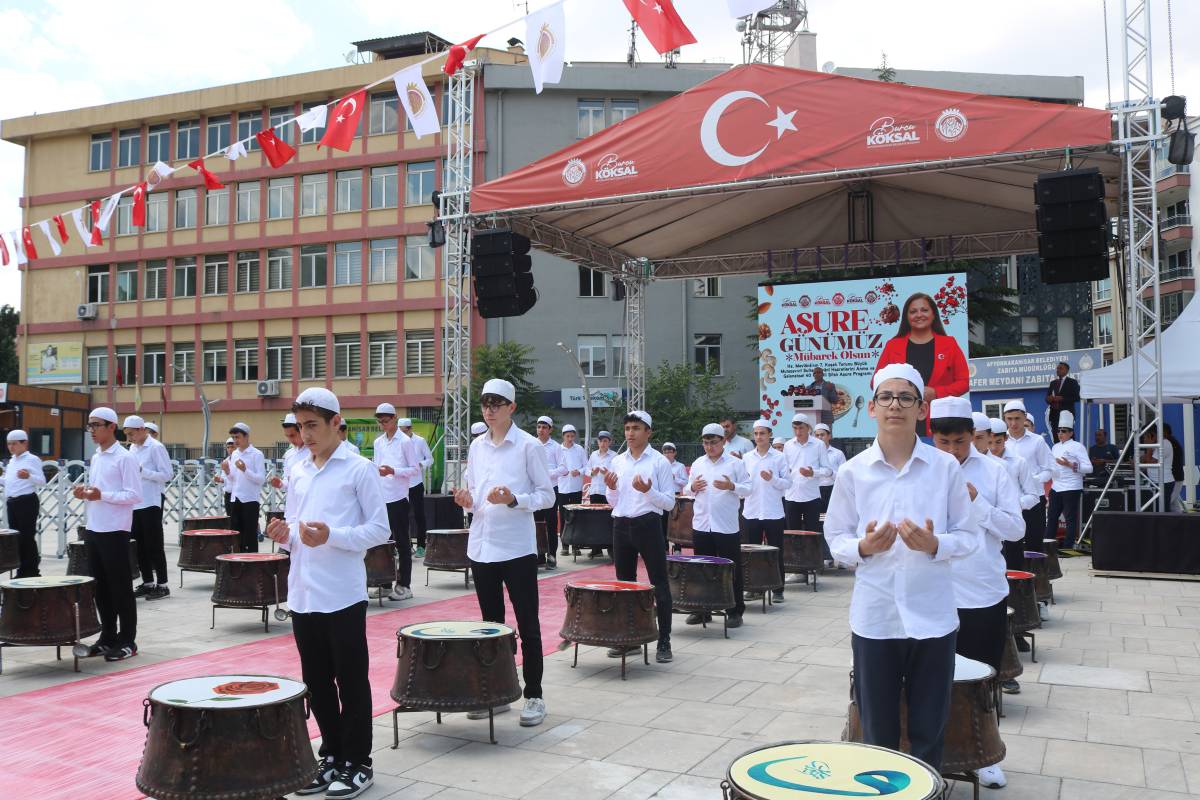 Afyonkarahisar’da Asırlık Gelenek: 40 Hatimli Şifalı Aşure Vatandaşa İkram Edildi