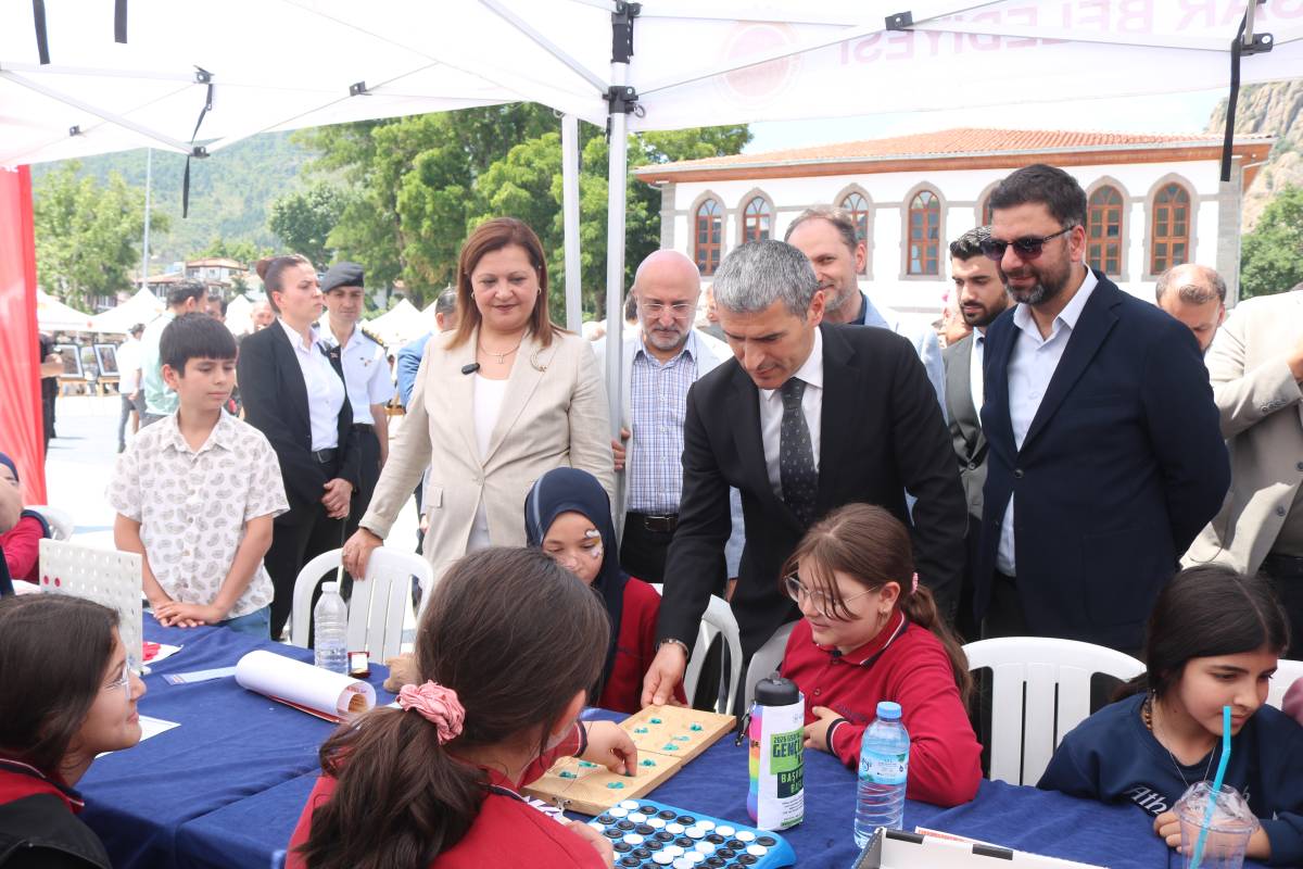 Afyonkarahisar’da Sağlıklı Yaşam Ligi Coşkusu: Şampiyonlar Ödüllerini Aldı