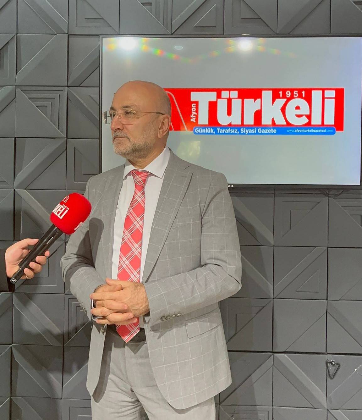 “Bizden Kimse Kavga Beklemesin; Bizden Sadece Hizmet ve Gayr