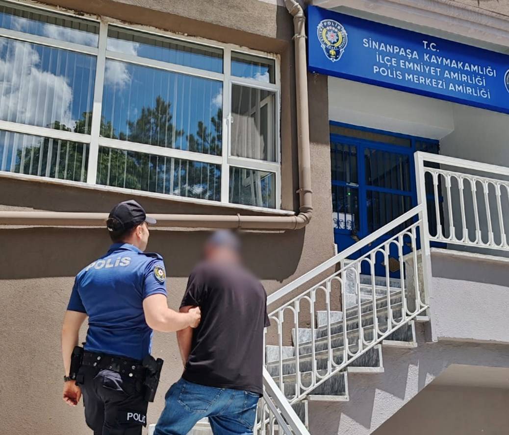Afyonkarahisar’da Ruhsatsız Silah Suçundan Aranan Şahıs Yaka