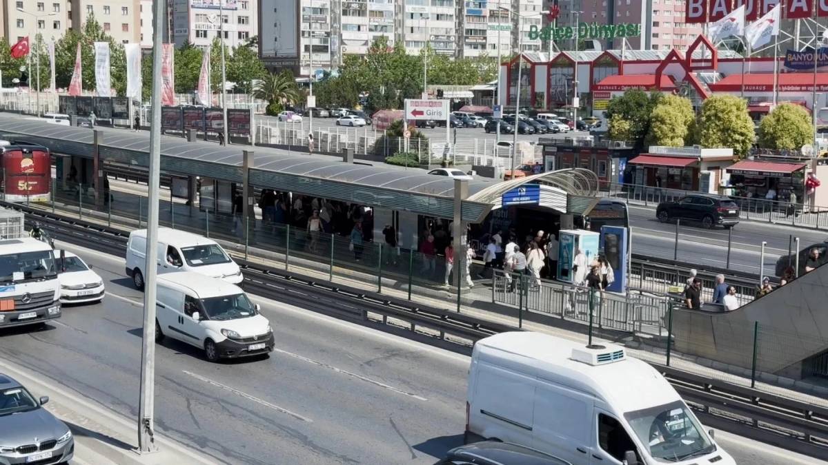 Metrobüste Akılalmaz Cinayet! 'Yan Baktın' Tartışması Kanlı 