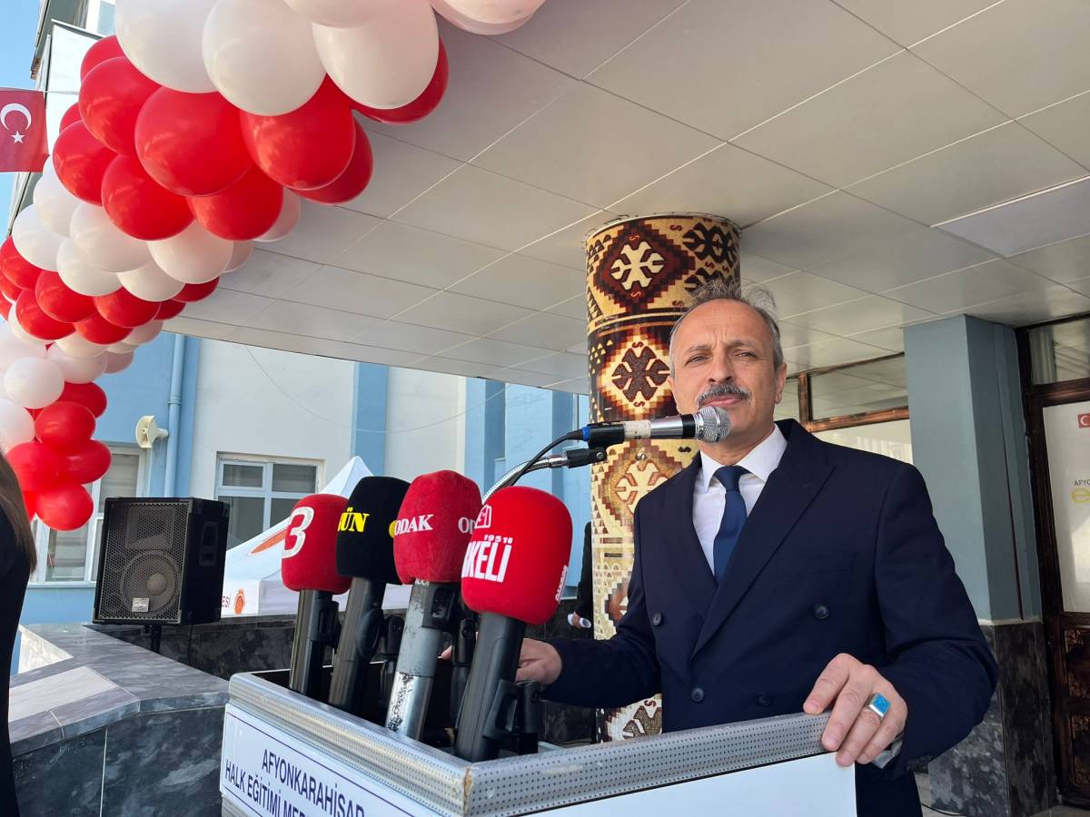 Afyonkarahisar'da Halk Eğitim Merkezi Yıl Sonu Sergisi Açıldı
