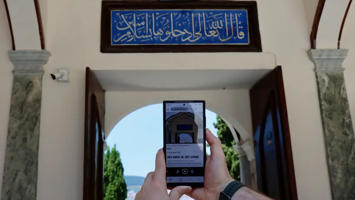 Emir Sultan Külliyesi'nin Tarihi ve Hat Eserleri Dijital Rehberle Keşfediliyor