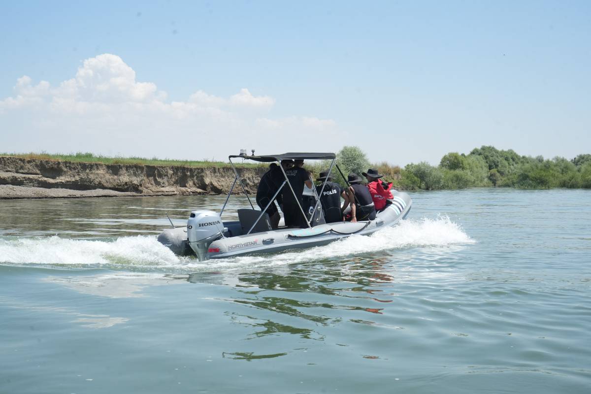 Murat Nehri'nde Kaybolan 10 Yaşındaki Berat'ı Arama Çalışmaları Devam Ediyor