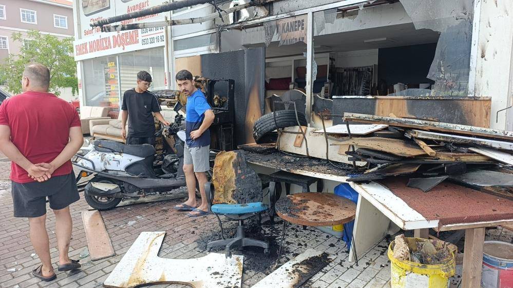 Balkondan Atılan Bez Mobilya Atölyesini Kül Etti: Faciadan Dönüldü