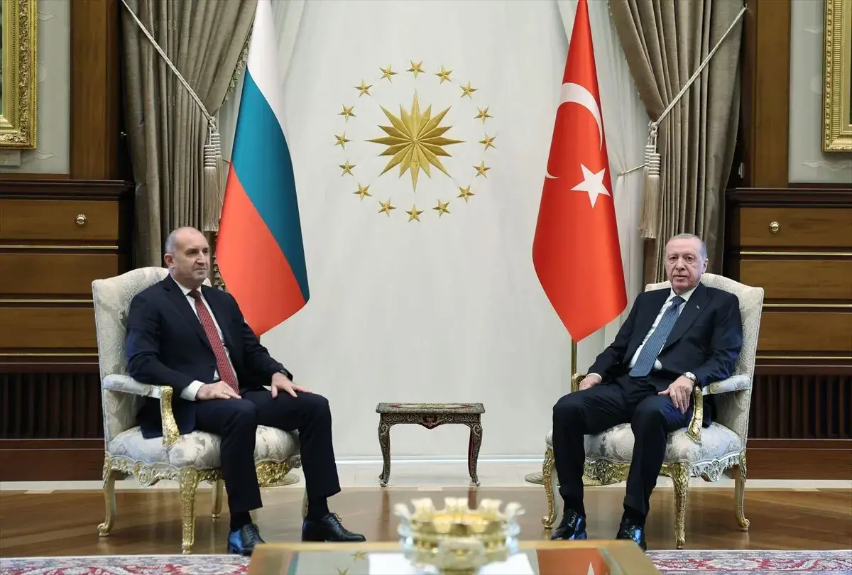 Cumhurbaşkanı Erdoğan, NATO Zirvesi Kapsamında Bulgaristan Başbakanı Radev ile Görüştü