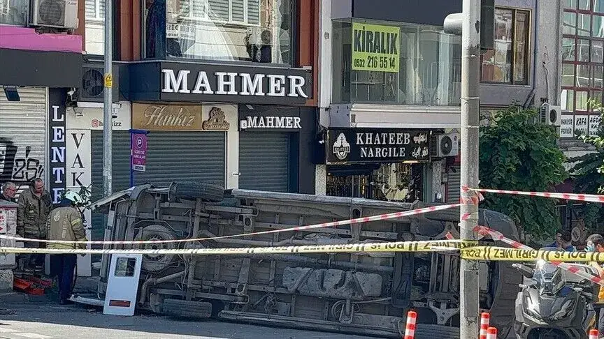 Fevzipaşa Caddesi'nde Feci Kaza: İETT Otobüsü ile Ambulans Çarpıştı