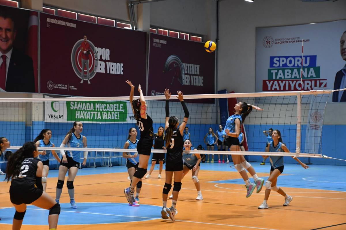 Anadolu Yıldızlar Ligi Voleybol 1. Etap 2. Grup Müsabakaları Afyonkarahisar’da Başladı